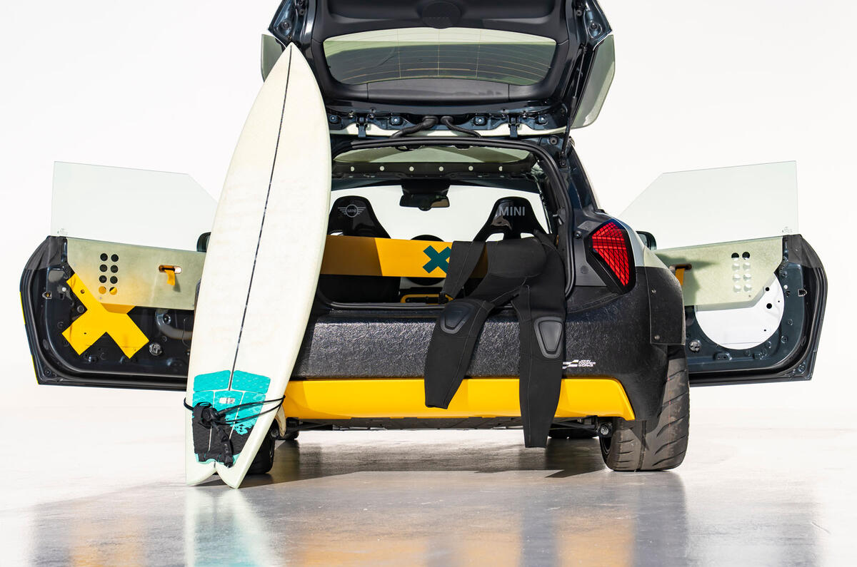 Δύο νέα Cooper JCW τιμούν την αγωνιστική κληρονομιά της ΜΙΝΙ